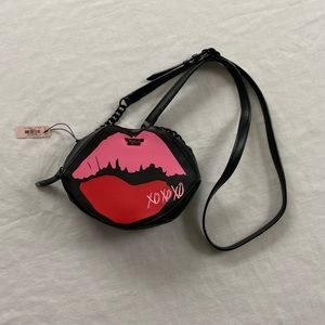 Victoria’s Secret | Kiss Lips Crossbody
